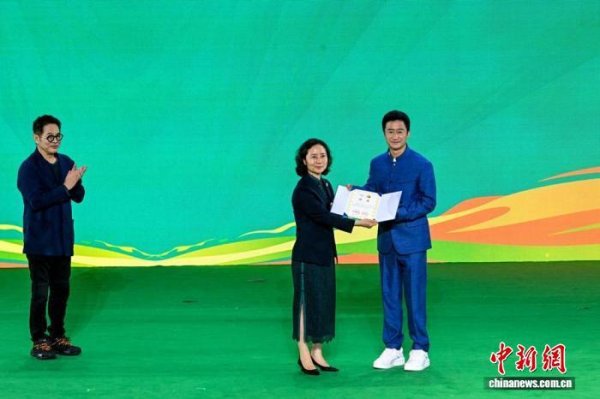 大业证券 第十届世界传统武术锦标赛在峨眉山开幕&#32;李连杰吴京交接形象大使